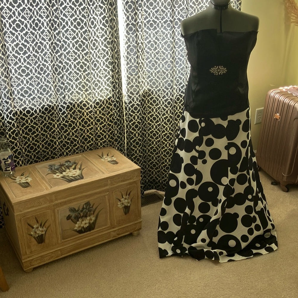Two piece black & white formal evening outfit (skirt and top)
